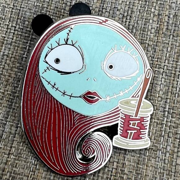 Disney Nightmare Before Christmas Sally Pin New - Picture 1 of 3